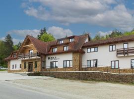 RHOLL Pension & Restaurant，位于Hámry的酒店