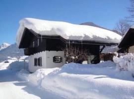 Gemütliches Ferienhaus in Lofer mit Garten，位于罗孚尔的酒店