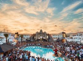 Ushuaïa Ibiza Beach Hotel - Adults Only - Club Entrance Included，位于普拉亚登博萨的酒店