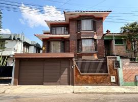 Great House, Amazing location!!，位于科恰班巴的酒店