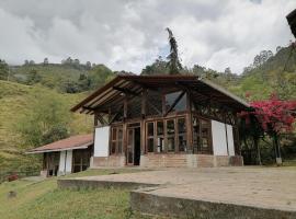 MoiraEcolodge - Cabaña El Roble，位于Córdoba的酒店