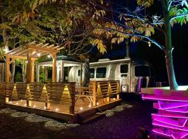 キャンパーズエリア恵庭 TCS Village，位于Eniwa的酒店