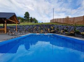 Holiday Home Wi niowa with Pool and Mountain Views，位于Iwierzyce的酒店