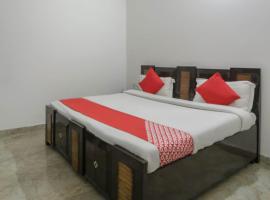 Hotel O Aarush，位于Jhājhar的酒店