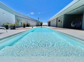 Villa Matavai Bay - incredible view on the ocean and sunset with pool，位于阿鲁埃的酒店