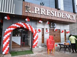R P Residency，位于Kosi的酒店
