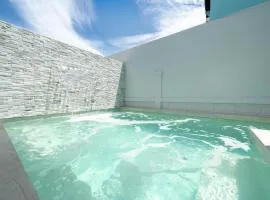 Private Pool Villa Patong beach Bangla