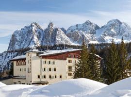 B&B Hotel Passo Tre Croci Cortina，位于科尔蒂纳丹佩佐的酒店