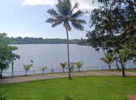 Ripples Backwater Resort, Kollam，位于奎隆的酒店