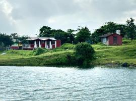 Hotel Mauli Agro Farm Dam View Resort，位于萨塔拉的酒店
