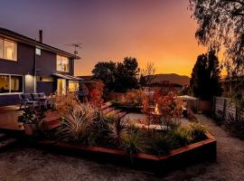 Serene Oceana - Savoring the gentle Tassie breeze，位于Tranmere的酒店