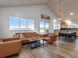 3BR Fishing Cabin with Hot Tub