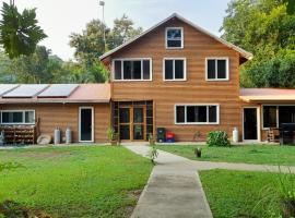 Barton Creek Unique Resort，位于Sayab Camp的海滩酒店