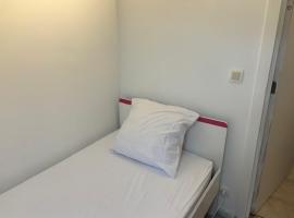 Chambre Blanche，位于Cuesmes的酒店