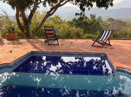 Casa Piedras Gordas, Piscina Privada y BBQ，位于Nilo的酒店