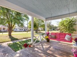 3 Mi to Downtown Covington Cozy Getaway with Porch!