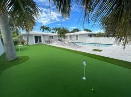 Cozy Getaway Studio with Pool and Putting Green 1A