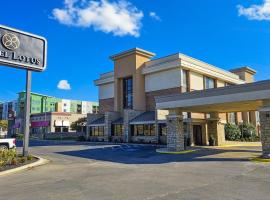 Hotel Lotus Kansas City Merriam，位于Merriam的酒店