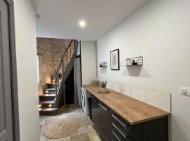 Charmante maison de bourg cosy accès wifi，位于Sepmes的酒店