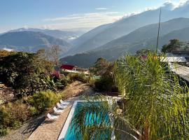 Villa Camila Hostel，位于科罗伊科的酒店