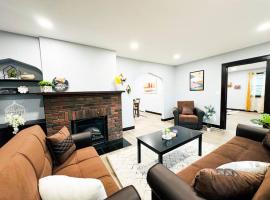 Countryside Home with Rustic Feel in heart of Corning，位于Corning Manor的酒店