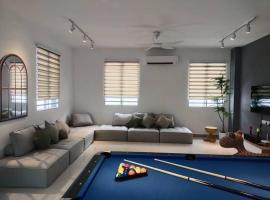 Tints of Green Pool Bungalow-6 Bedroom-Karaoke-BBQ，位于Sultan Azlan Shah Airport的酒店