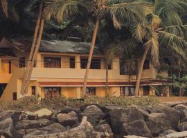 Kizhunna rock beach house，位于坎努尔的旅馆