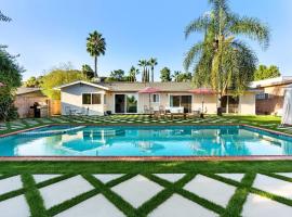 Luxury 4BD and 3BA in Topanga Oasis with Pool, Spa and Cabana，位于Glenview的酒店