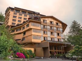 Summit Grand Resort & Spa，位于甘托克的酒店