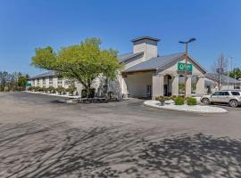 Quality Inn Austintown-Youngstown West，位于扬斯敦的酒店