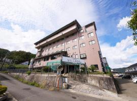 Hotel Village，位于朝来市的酒店