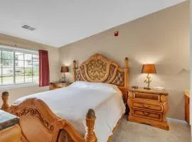 Grand Wood Suites - 3rd Floor Front Side Corner Penthouse Suite 301