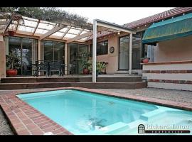 Felicity peaceful home stay，位于堪培拉的酒店