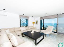 Front Sea Luxury Modern and High Standing La Marsa Corniche，位于Douar el Hafey的酒店