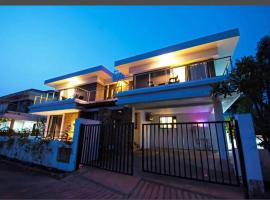 Woods by Mizzle Exotica Premium Villas，位于罗纳瓦拉的带停车场的酒店