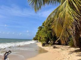 Bambou Suite vue mer à 50 m de la plage et de la piscine，位于圣吕斯的度假村