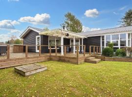 5 person holiday home in Fårvang-By Traum，位于福旺的酒店