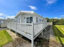 Luxury Lodge With Decking In Hunstanton At Manor Park Ref 23144K
