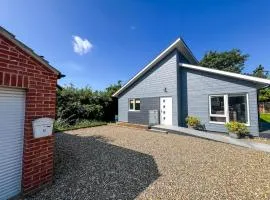 Well Designed Bungalow In The Seaside Resort Of Hemsby, Ref 99012B