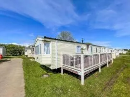 Lovely 8 Berth Caravan With Decking At Sunnydale Park, Lincolnshire Ref 35091Br