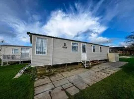 Lovely Caravan At Manor Park, Nearby Hunstanton Beach In Norfolk Ref 23067S