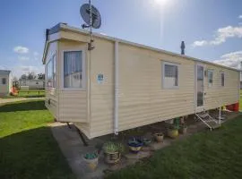 Lovely Caravan With Free Wifi Nearby Great Yarmouth Seaside Town Ref 20085Bs