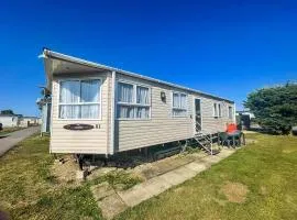 Superb Caravan At Steeple Bay Holiday Park In Essex, Sleeps 6 Ref 36081D