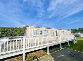 Beautiful 8 Berth Caravan With Decking At Broadland Sands In Suffolk Ref 20017Cv