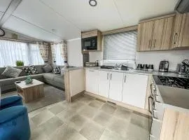 Beautiful Caravan With Decking And Free Wifi At Highfield Grange Ref 26740Wr