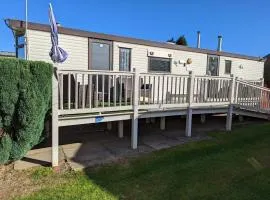 Superb Caravan With Decking Close To Hunstanton Beach In Norfolk Ref 23060S