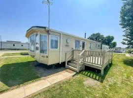 8 Berth Caravan For Hire Near Clacton-On-Sea In Essex Ref 26287E