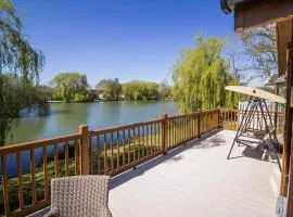 Stunning Lodge For Hire At Carlton Meres In Suffolk Ref 60013M