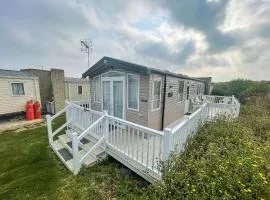 Beautiful Caravan With Decking At Naze Marine Park, Sleeps 8 Ref 17341Br