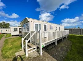 8 Berth Dog Friendly Caravan In Summerfields Holiday In Norfolk Ref 19160S，位于Scratby的露营地